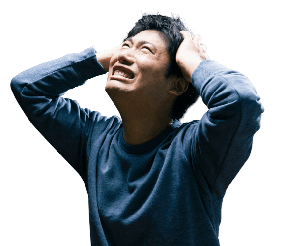 頭を抱える男性